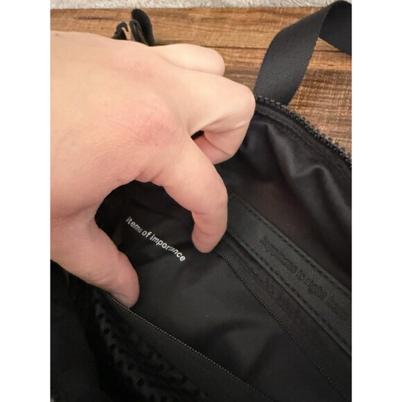 LULULEMON Go Lightly Adjustable Belt Bag Fanny Pack Black Water-Resistant Nylon - Picture 6 of 10